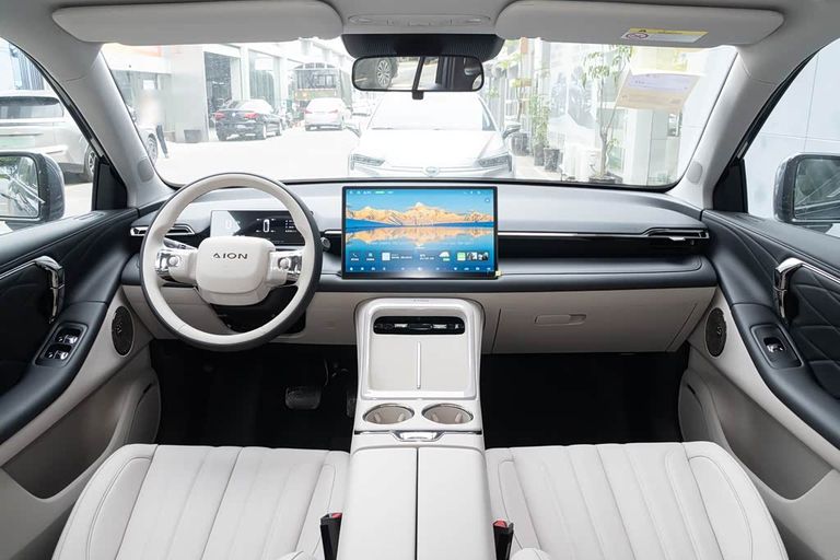 AION V - interior