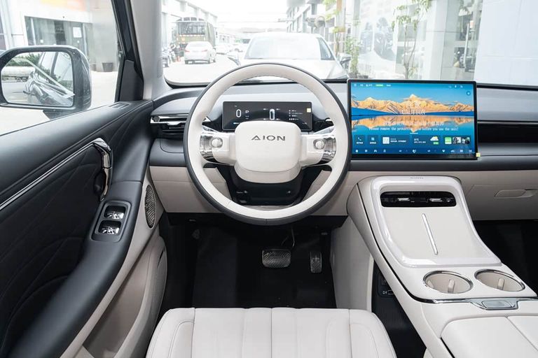 AION V - interior