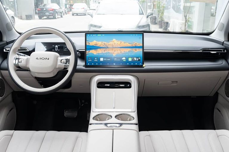 AION V - interior