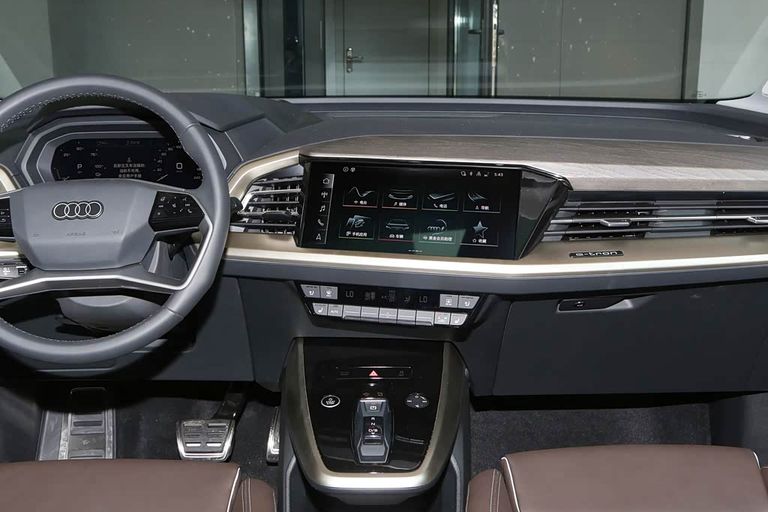 Audi Q5 e-tron - interior