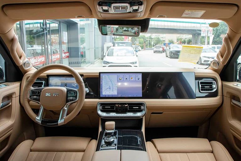 BAW E-M7 - interior
