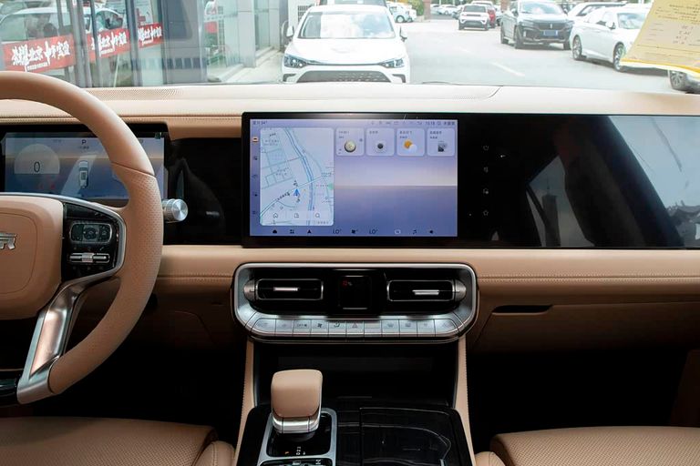 BAW E-M7 - interior