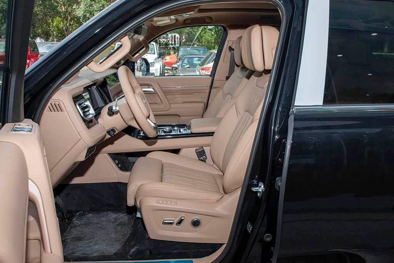 BAW E-M7 - interior