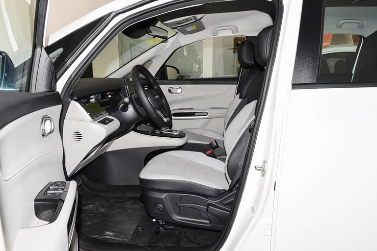 BYD D1 - interior