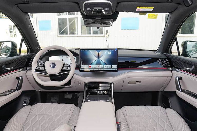 BYD Tang - interior