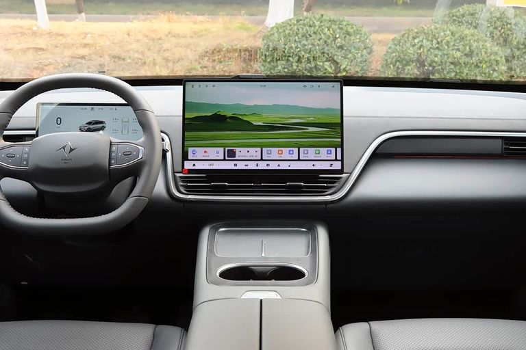 Dongfeng eπ008 - interior