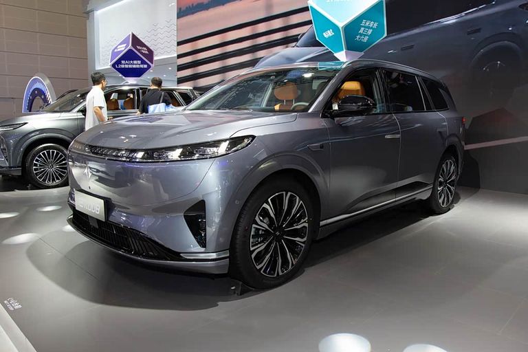Dongfeng eπ008