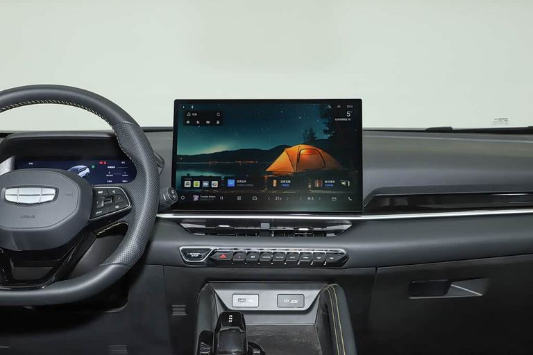 Geely Coolray - interior