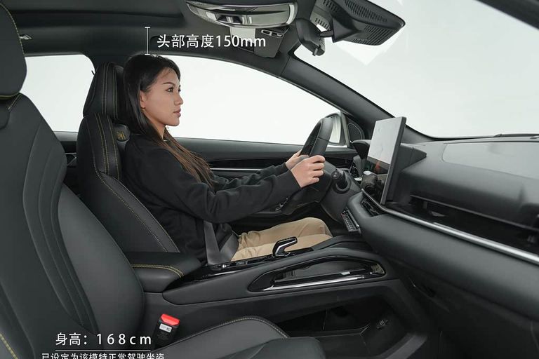 Geely Coolray - interior