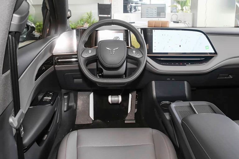 Hongqi EH7 - interior
