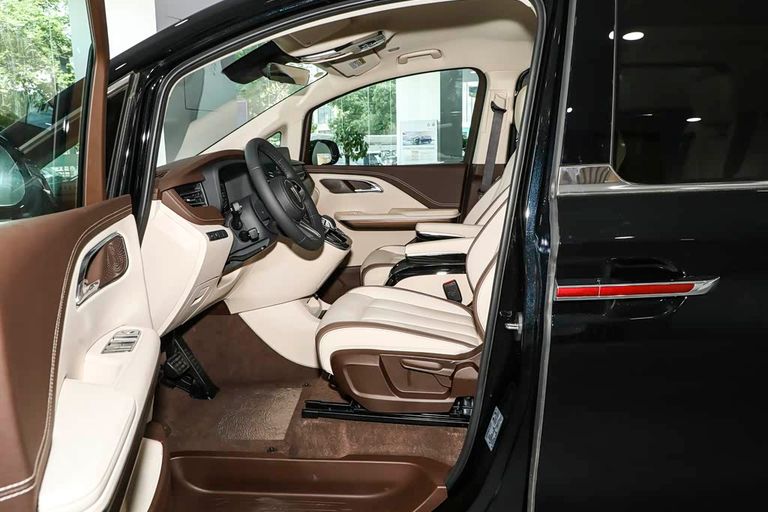 Hongqi HQ9 - interior