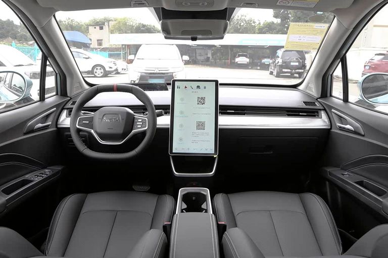 Neta V - interior