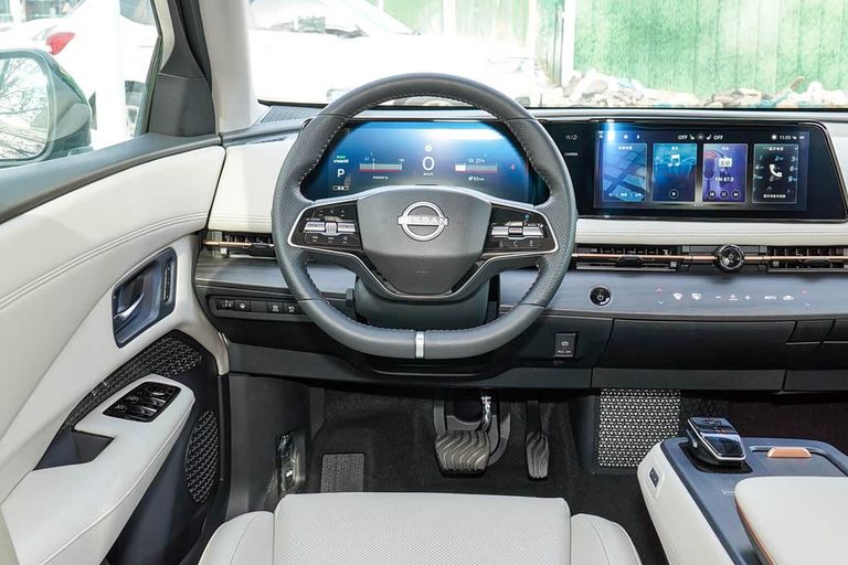 Nissan ARIYA - interior