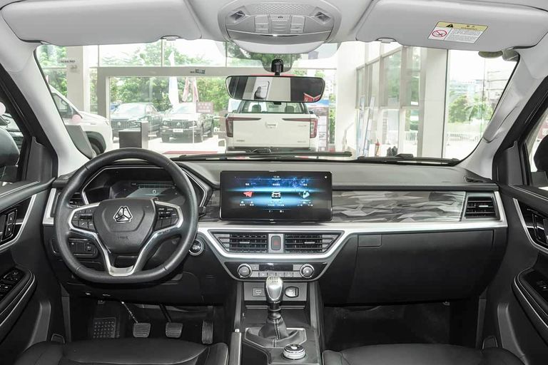 Sinotruk Bolden S7 - interior