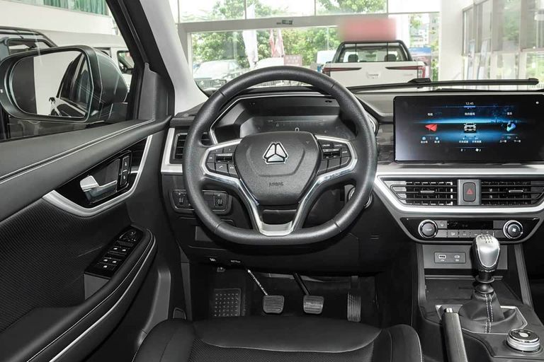Sinotruk Bolden S7 - interior