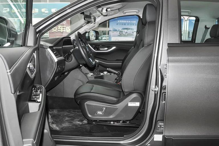Sinotruk Bolden S7 - interior