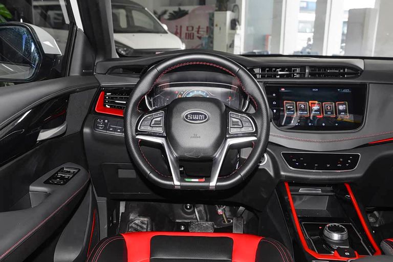 SWM G01FF - interior