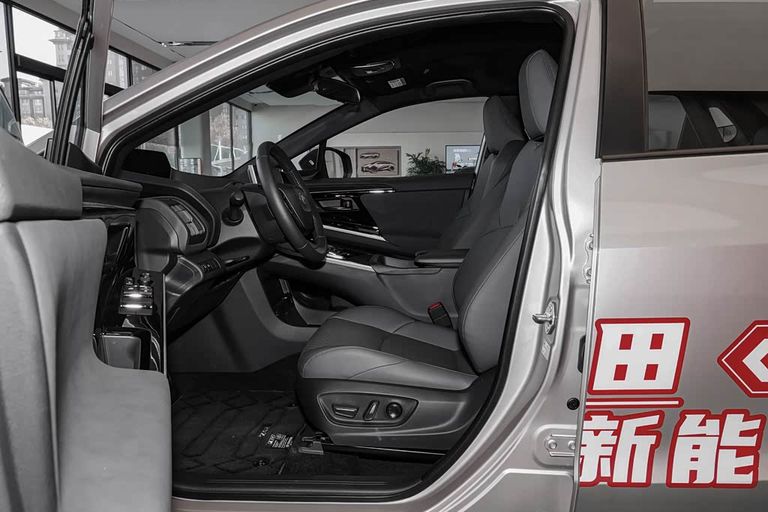 GAC Toyota bZ4X - interior
